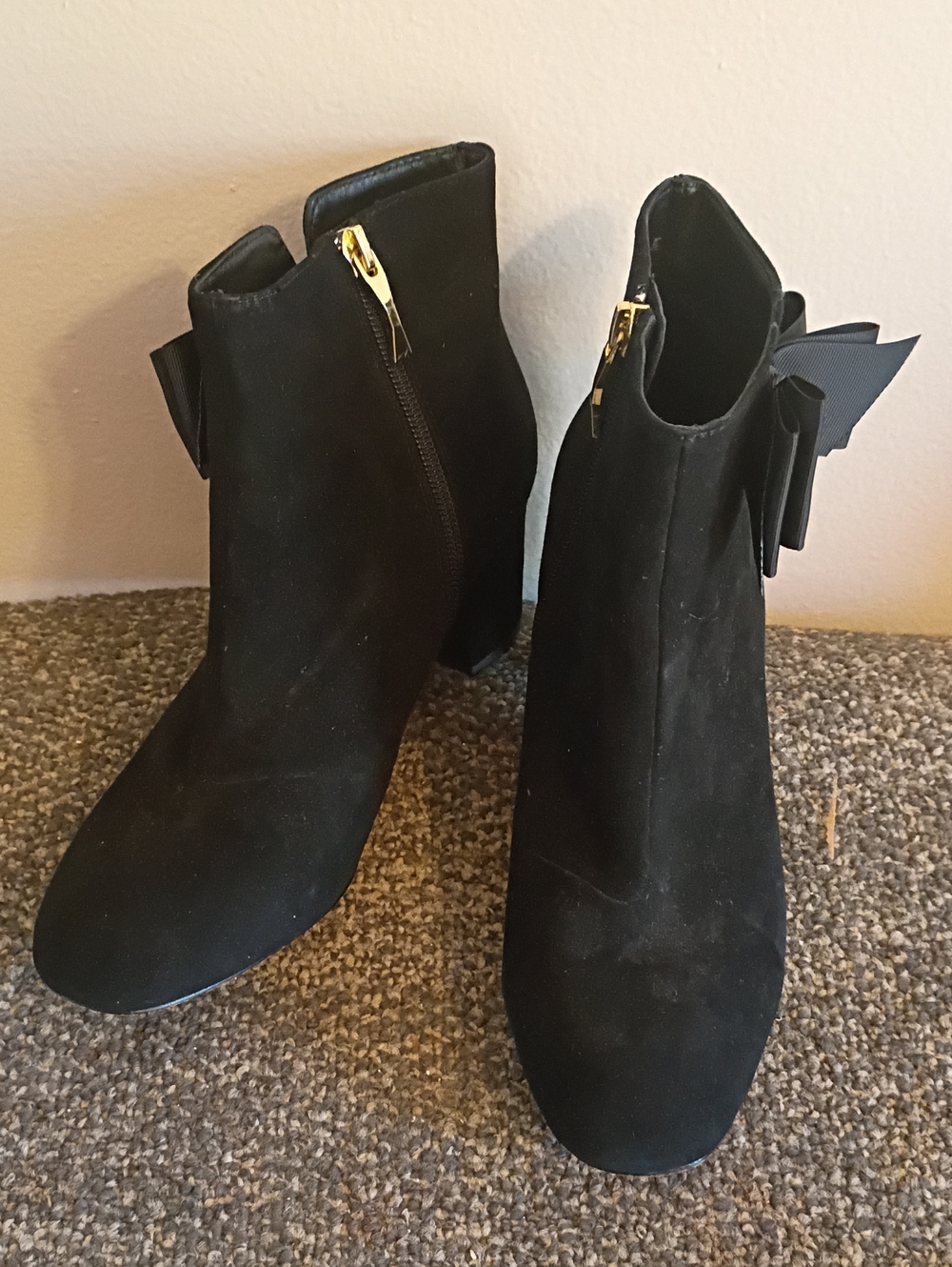 Kate spade Women's Black Suede Ankle Boots with Bow Accent Size 7.5